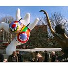 Gegensätze tanzen sich an             (Nana - Niki de Saint-Phalle)