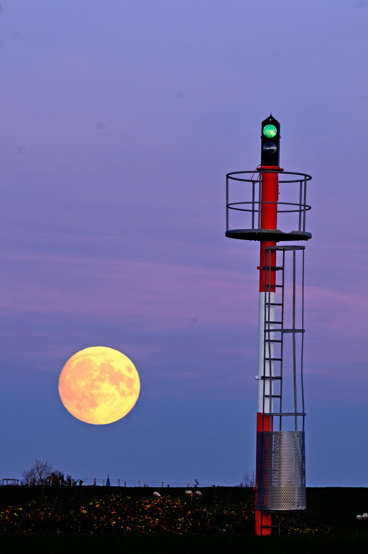 Gegenüber vom Sonnenuntergang