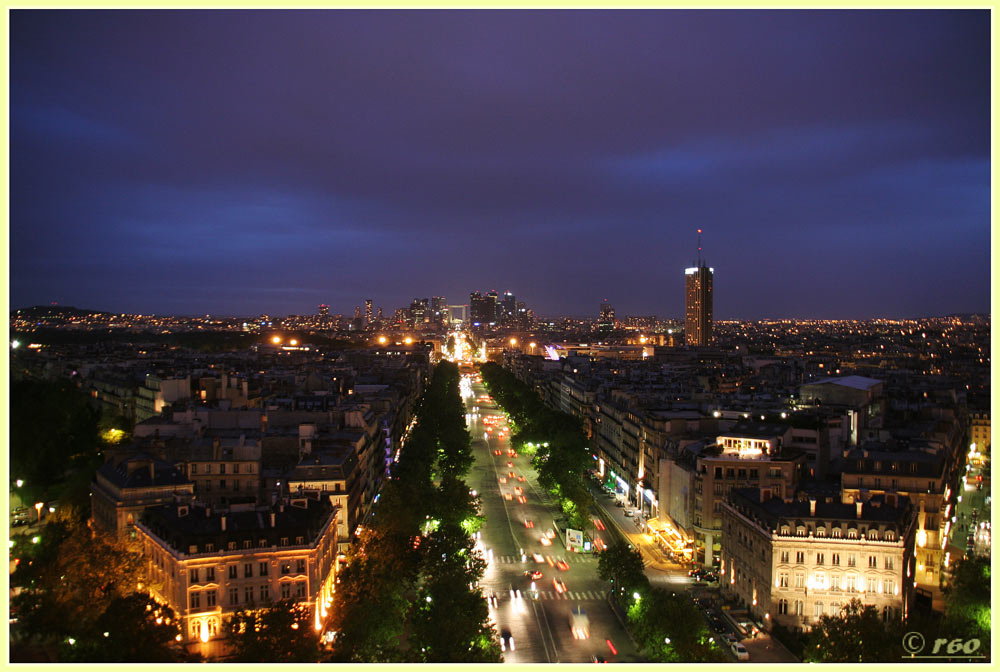 Gegenüber_der_Champs_Elysees_001