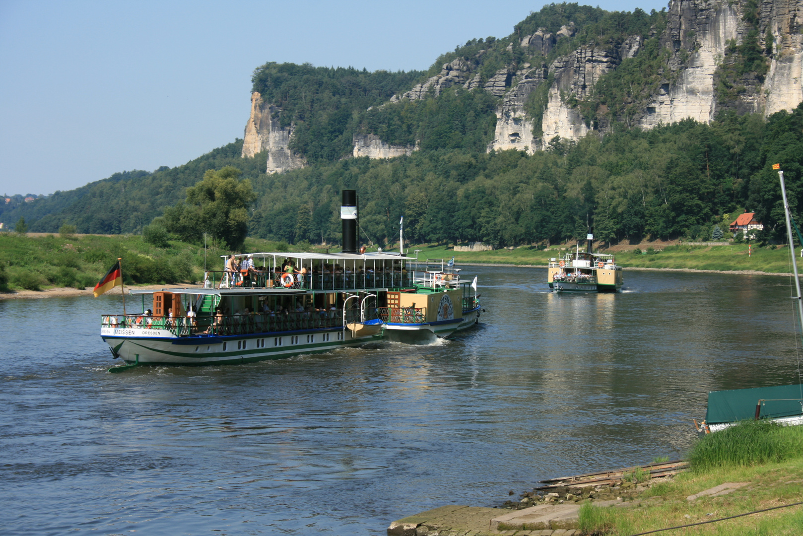 Gegenverkehr auf der Elbe