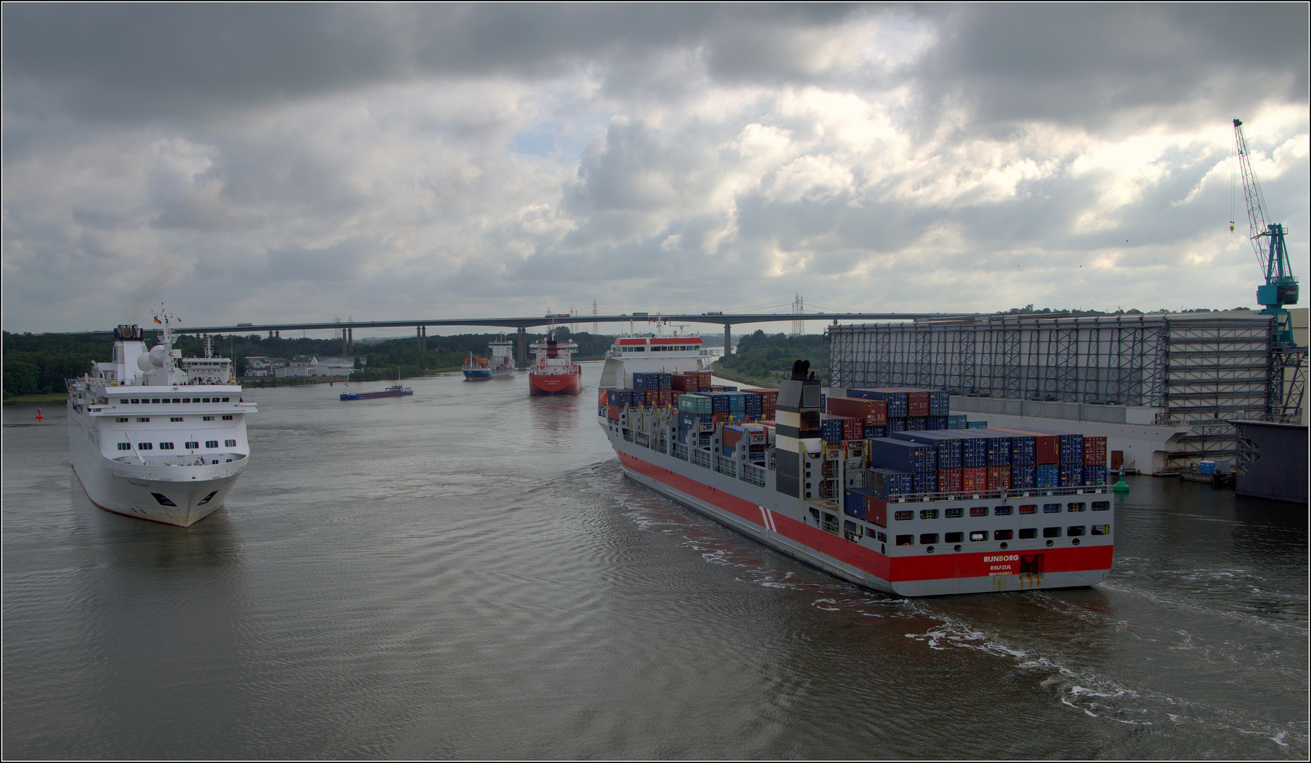 Gegenverkehr Höhe Lürssen Werft...