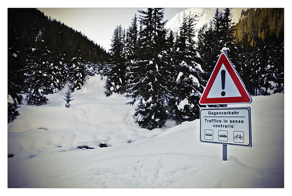 Gegenverkehr im Schnee