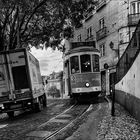 Gegenverkehr in Lissabons Altstadt
