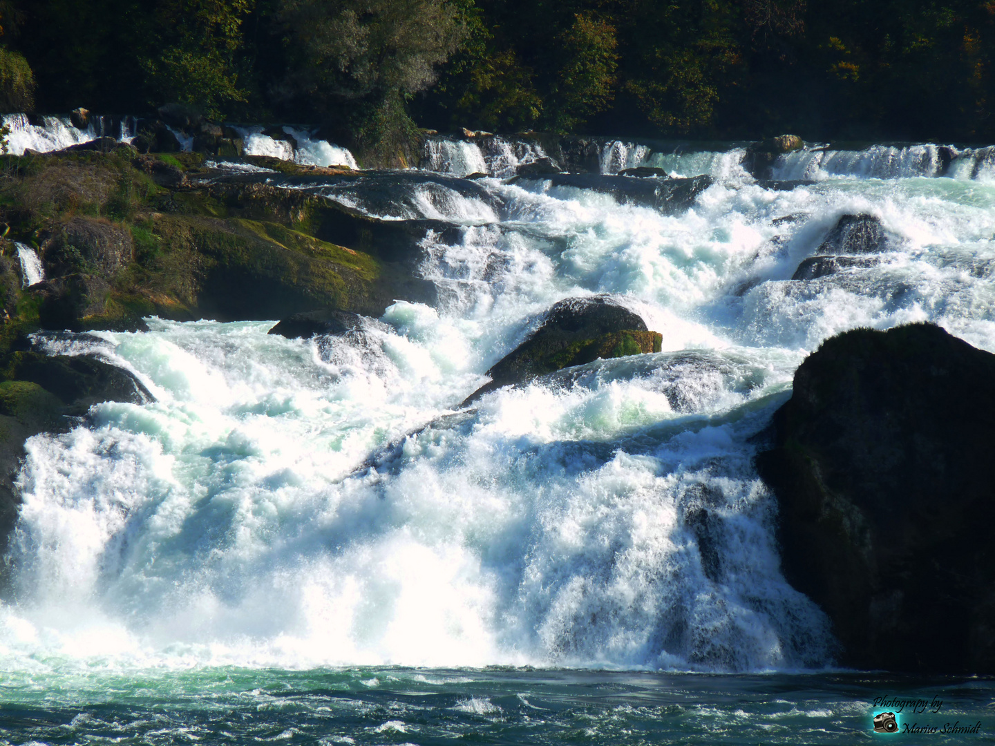 Gegenwart und Zukunft verschwimmen am Rheinfall in Schaffhausen ineinander.