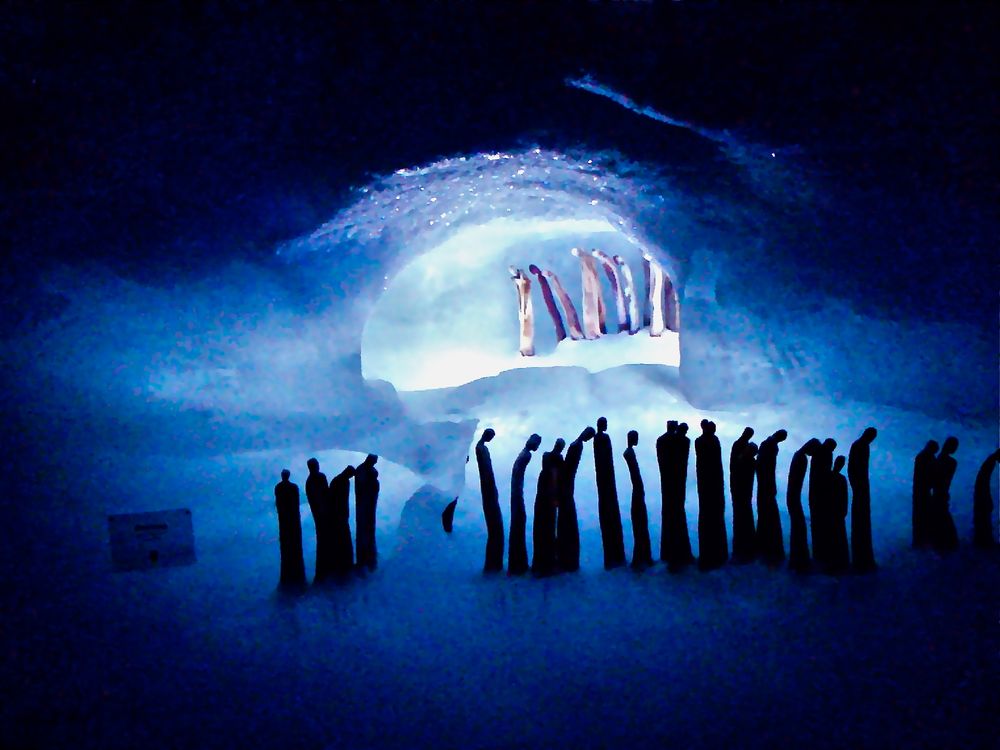 Geheimnisvolle Eisgrotte von Beatrice Bosshart 