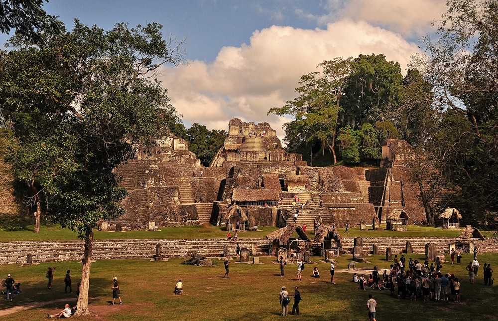 Geheimnisvolles Tikal- Plaza Mayor