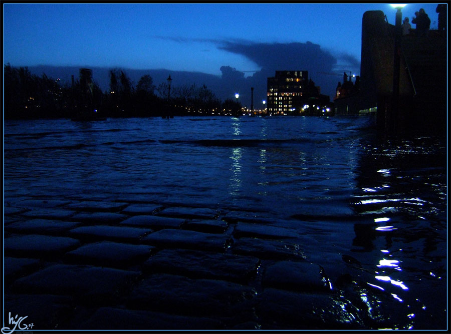 gehendes hochwasser