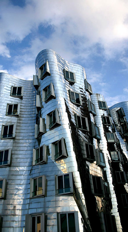 Gehry Bau in bunt