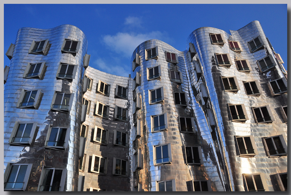 Gehry-Bau in der Silberversion