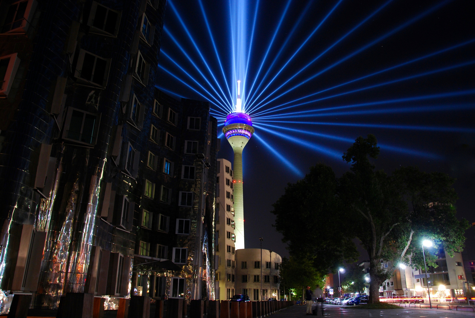 Gehry Bauten and the beautiful rhinetower at night! 