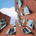 Gehry Bauten Düsseldorf (rotes Gebäude)