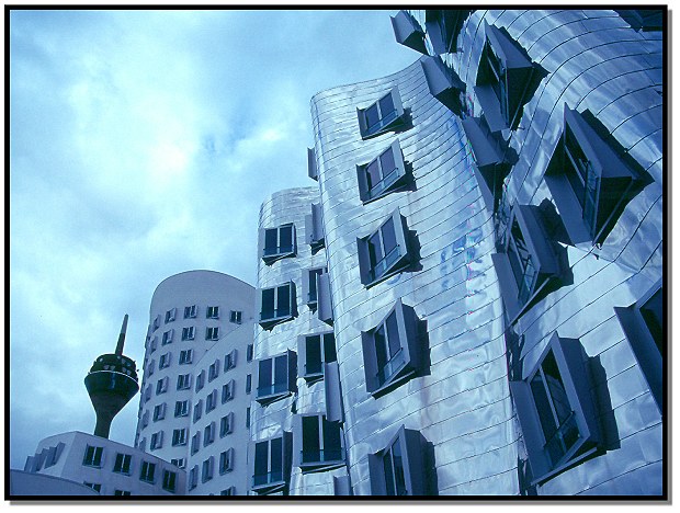 Gehry-Bauten im Düsseldorfer Hafen