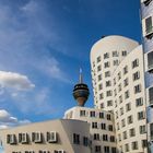 Gehry-Bauten mit Rheinturm