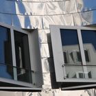 Gehry-Bauten - Spiegelung in Fenster