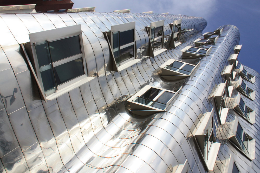 Gehry-Gebäude im Düsseldorfer Medienhafen