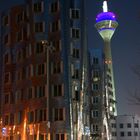 Gehry-Haus B und Rheinturm im Düsseldorfer Medienhafen