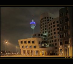 Gehry - Haus mit Rheinturm