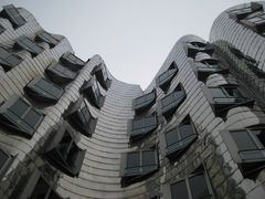 Gehry in silber