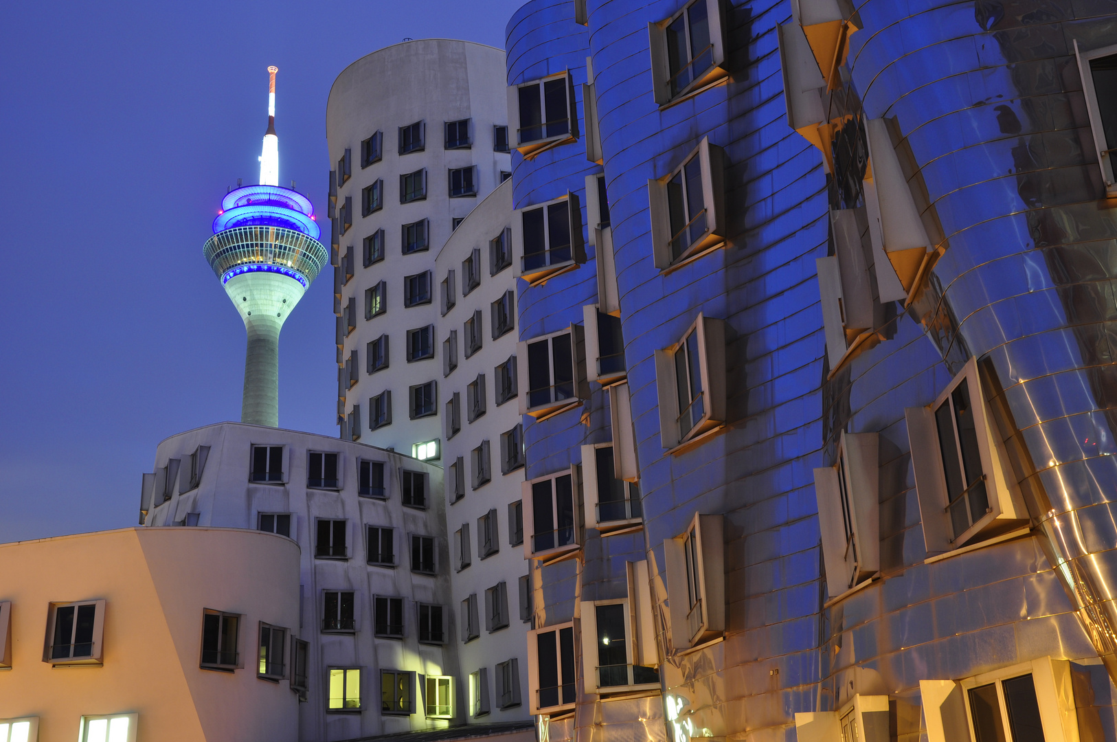 Gehry meets Rhein-Tower