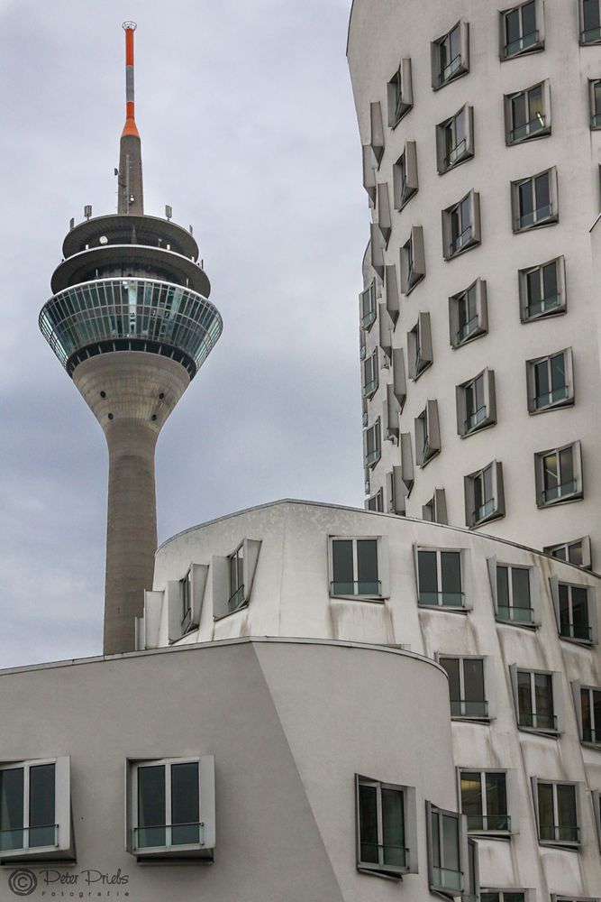 Gehry meets Rheinturm