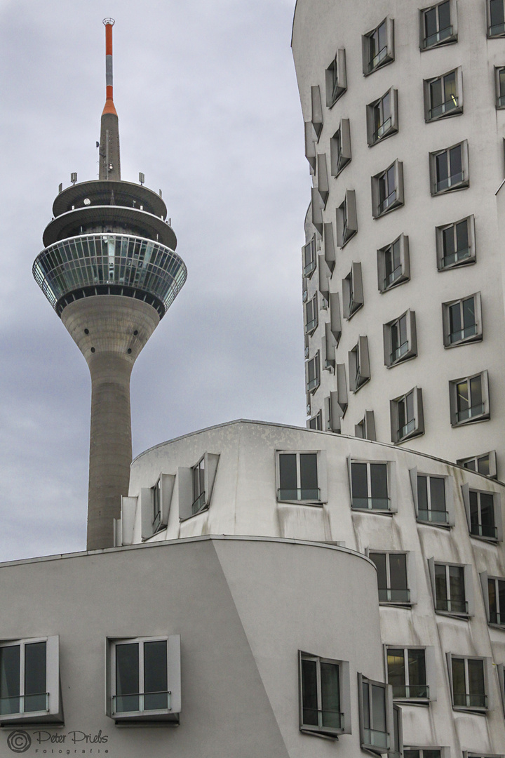 Gehry meets Rheinturm