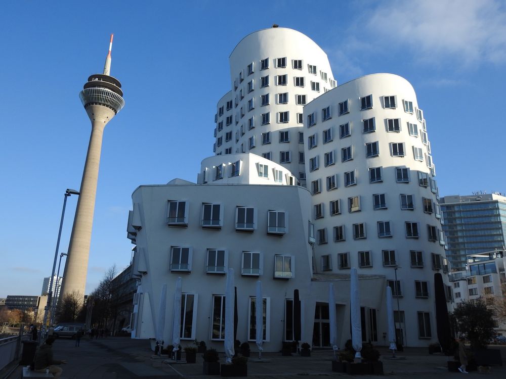 Gehry-Türme und Rheinturm