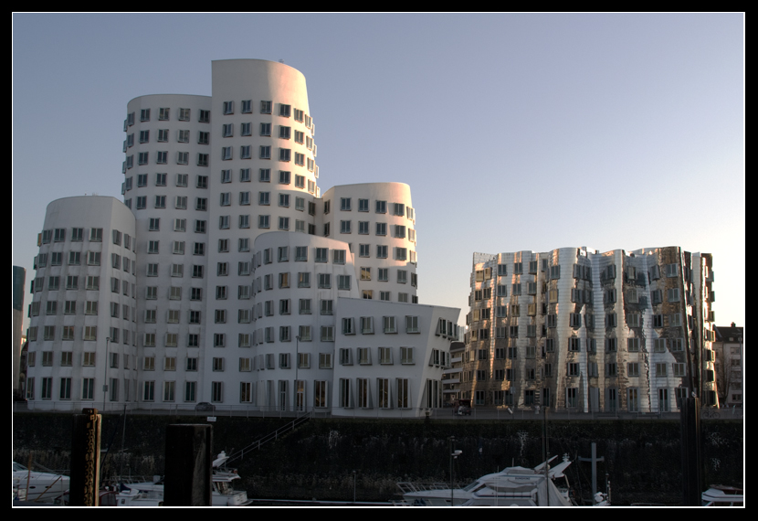 Gehry-Zeile im Medienhafen