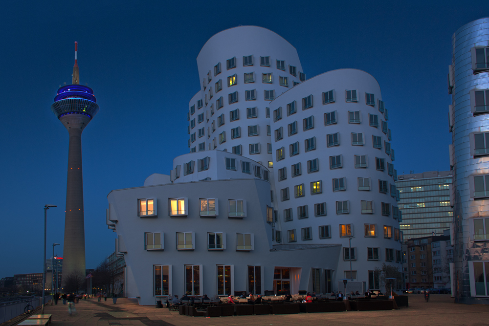 Gehry zur blauen Stunde