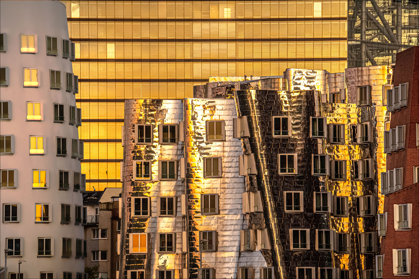 Gehrybauten in der Abendsonne