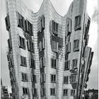 Gehryngfügig verzerrt