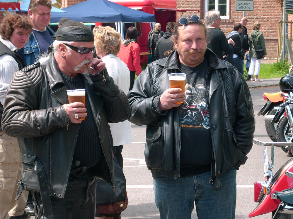 Geile Typen beim Bier in Bad Doberan Treffen der Fans 18.05.2008 in M/V