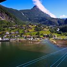 Geiranger durchtrennt vom Wasserfall