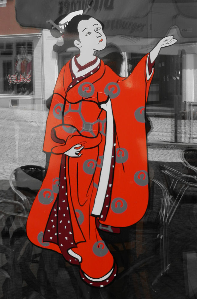 Geisha auf der Fensterscheibe