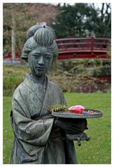 Geisha-Skulptur im japanischen Garten der BAYER AG in Leverkusen