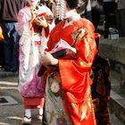 Geishas am Kiyumizu-dera-Tempel