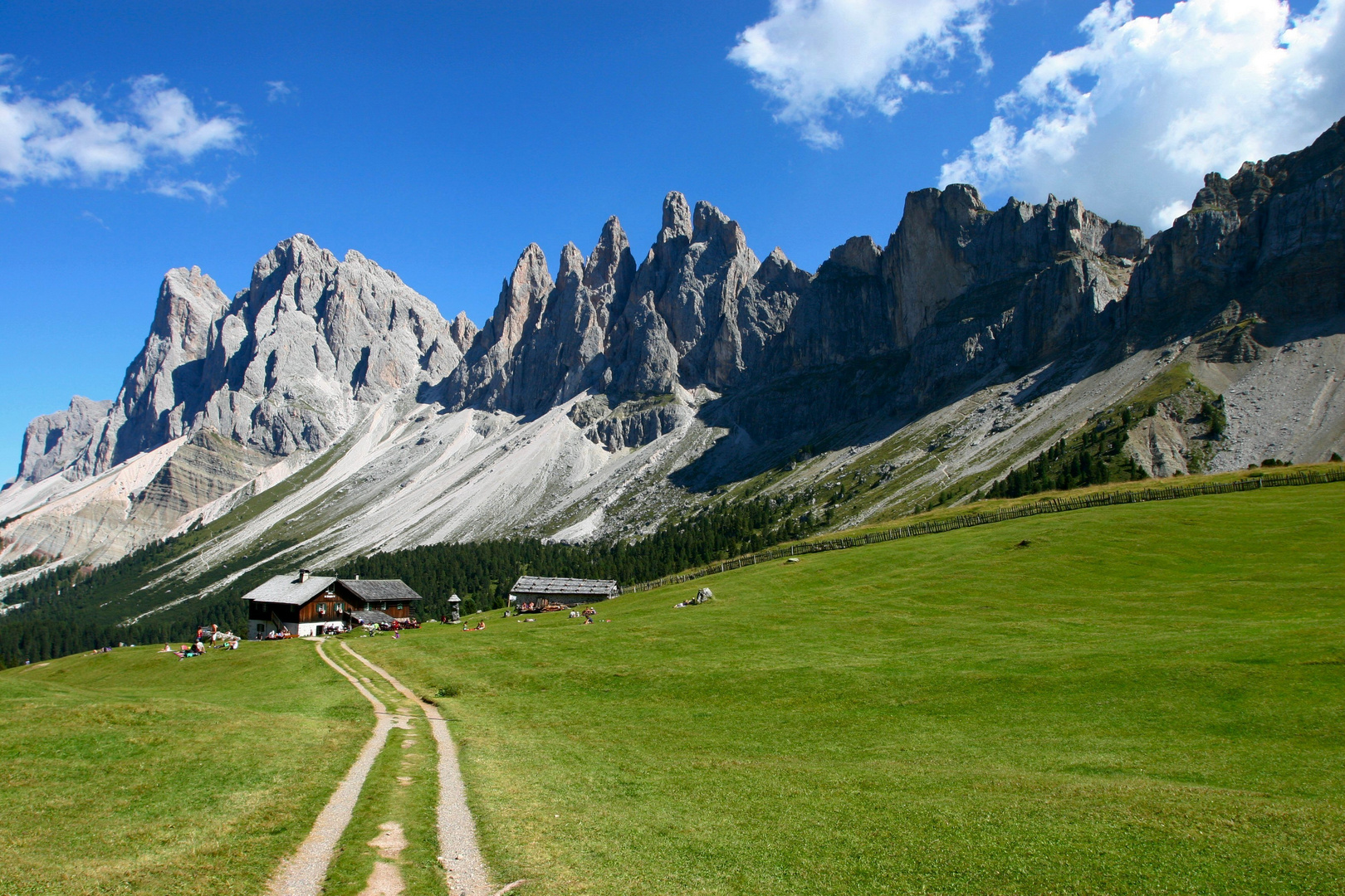 Geislerspitzen mit Broglesalm