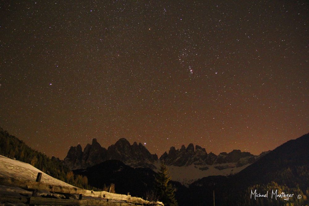 Geislerspitzen mit Sirius und Milchstrasse