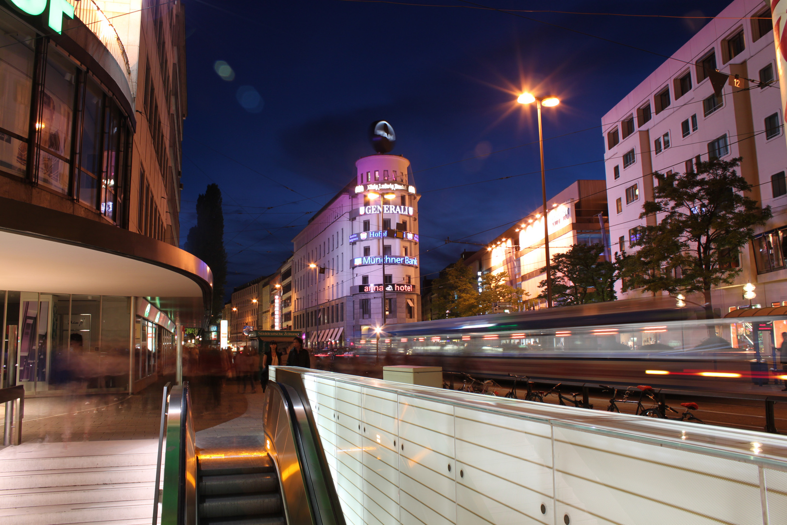 Geister Tram am Stachus