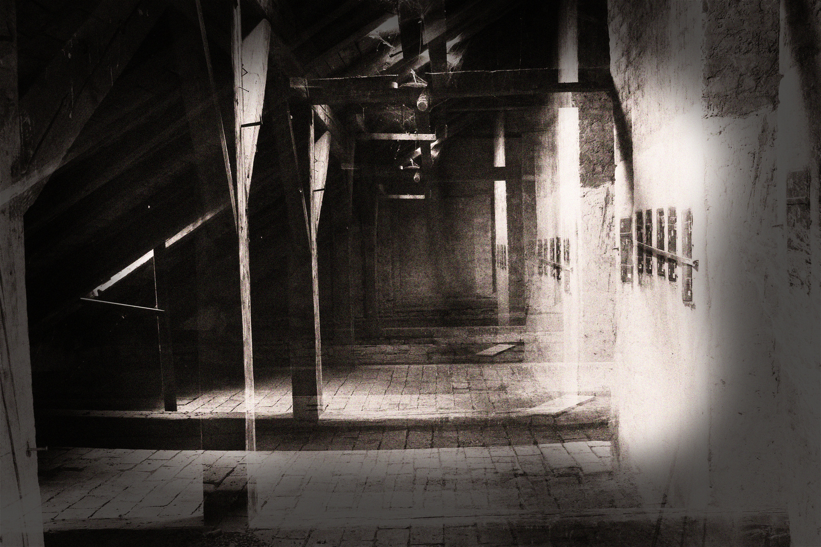 (Geister)Dachboden in einem Haus von 1870
