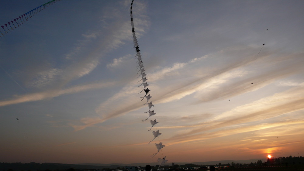 Geisterdrachen und Sonnenuntergang