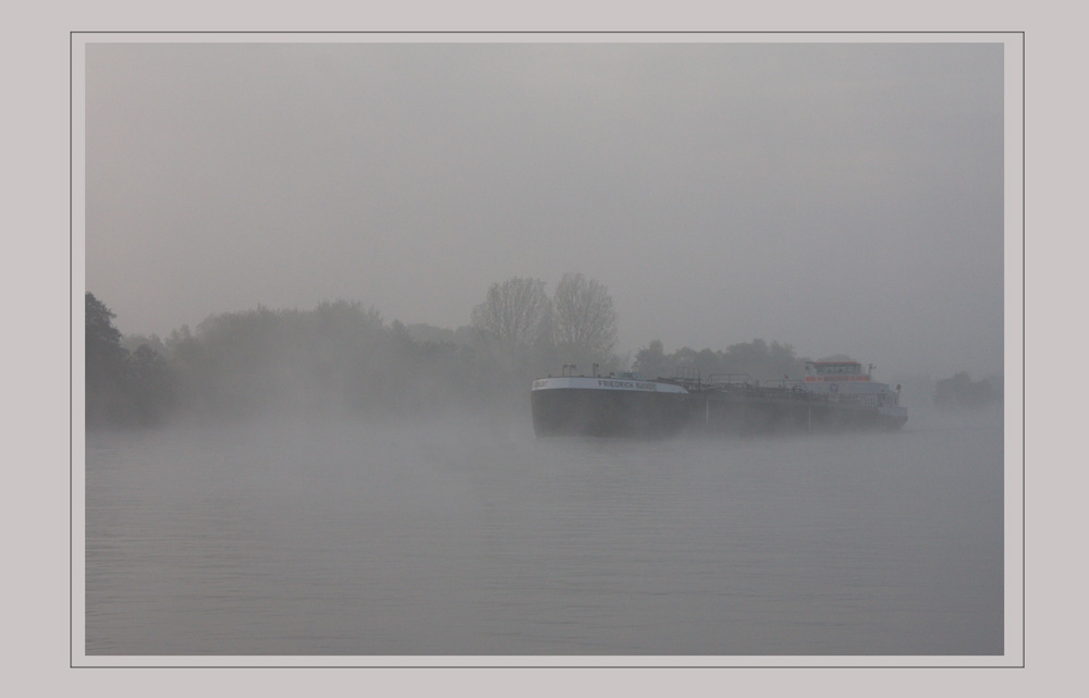 Geisterschiff aus dem Nebel