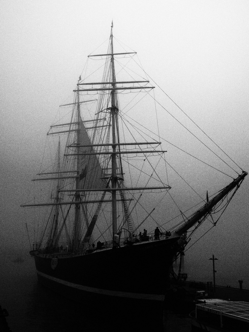 Geisterschiff in Hamburg