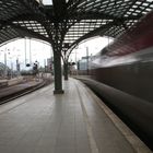 Geisterzug verlässt den Kölner Hauptbahnhof