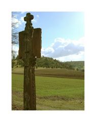 Gekreuzter Wacholderberg in der Eifel