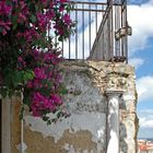 Geländer mit Säule am Miradouro de Santa Lucia