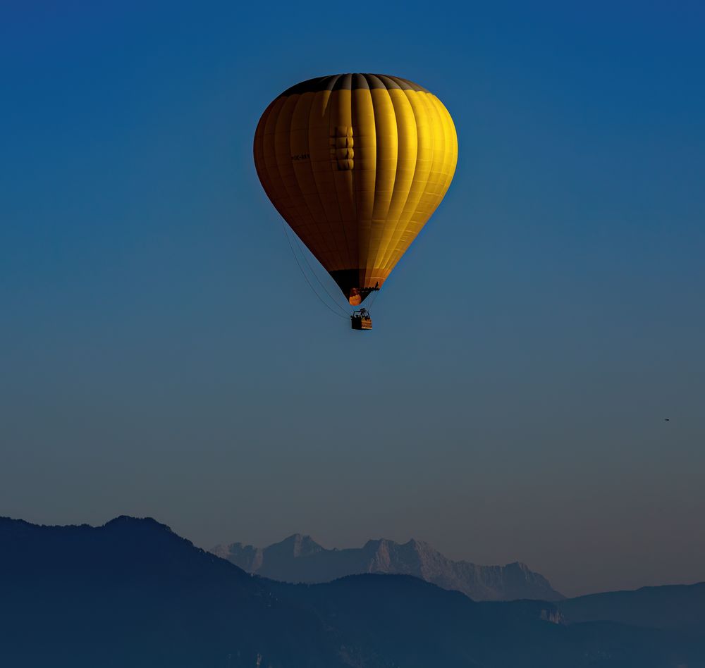 Gelb auf Blau