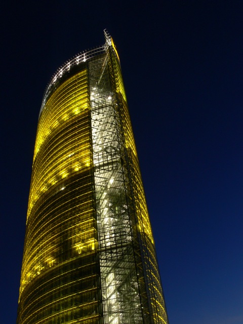 Gelb - Post Tower in Bonn bei Nacht