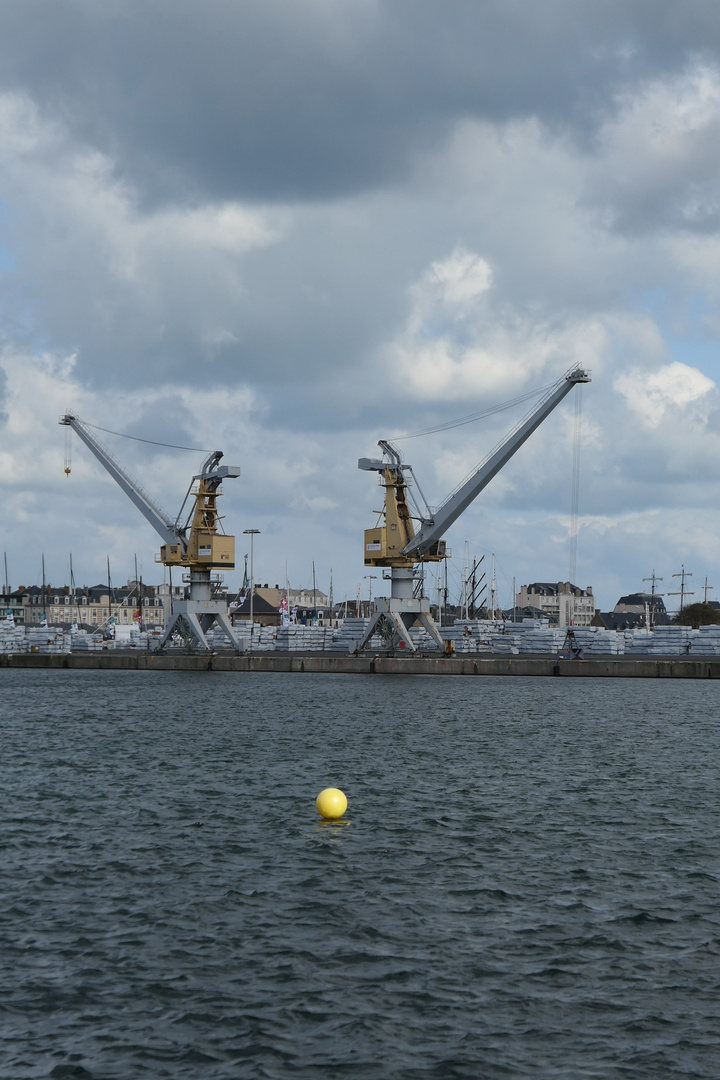 gelbe Boje - Hafen Saint Malo 2018