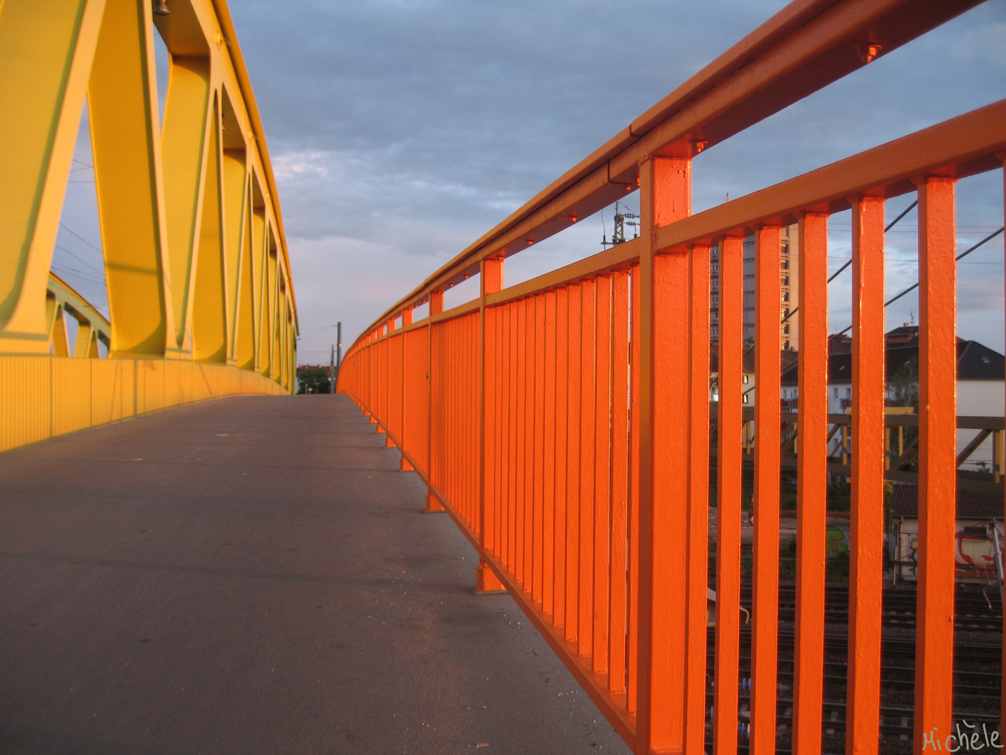 Gelbe Brücke Mannheim im Abendlicht