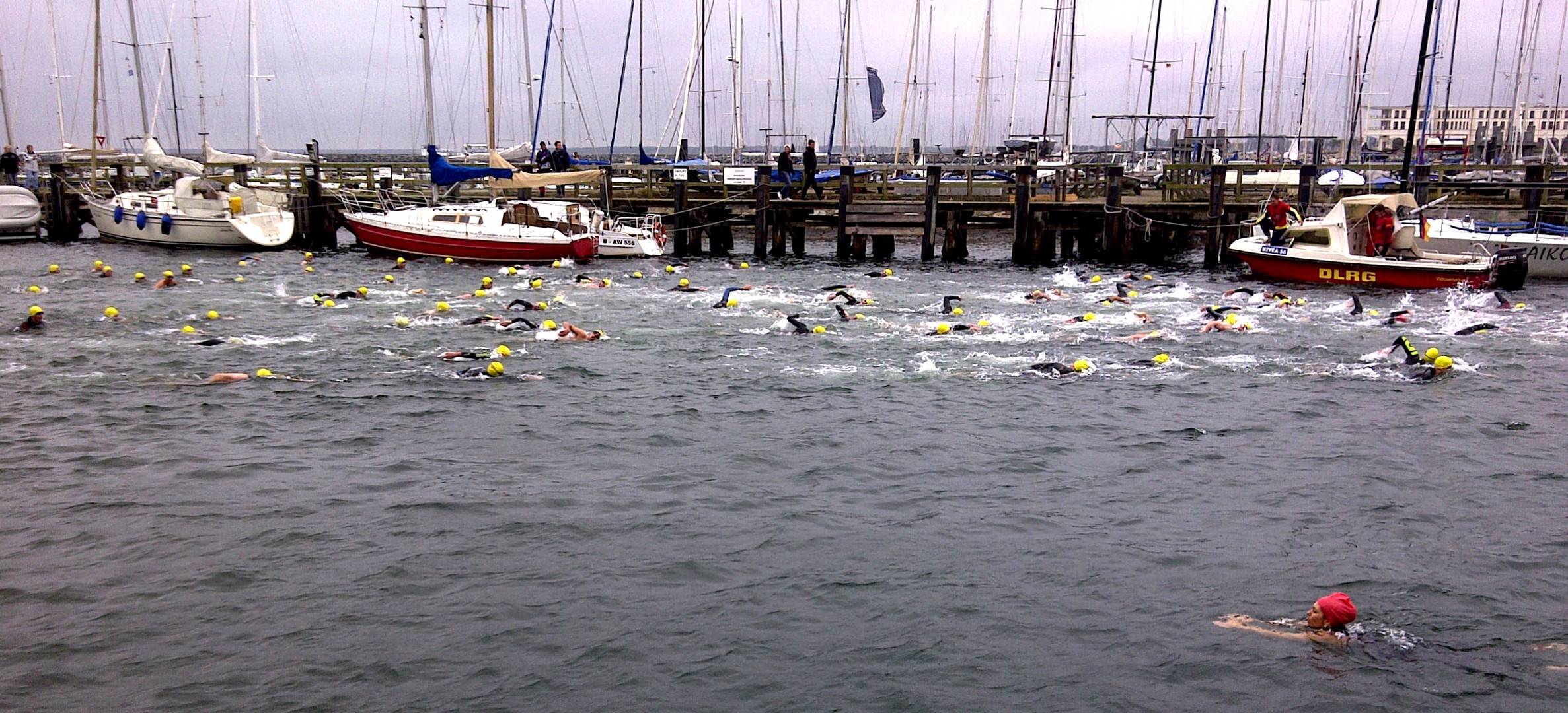 Gelbe Hektik und Rote Ruhe (mit dem DLRG beim Triathlon in Warnemünde 2014)